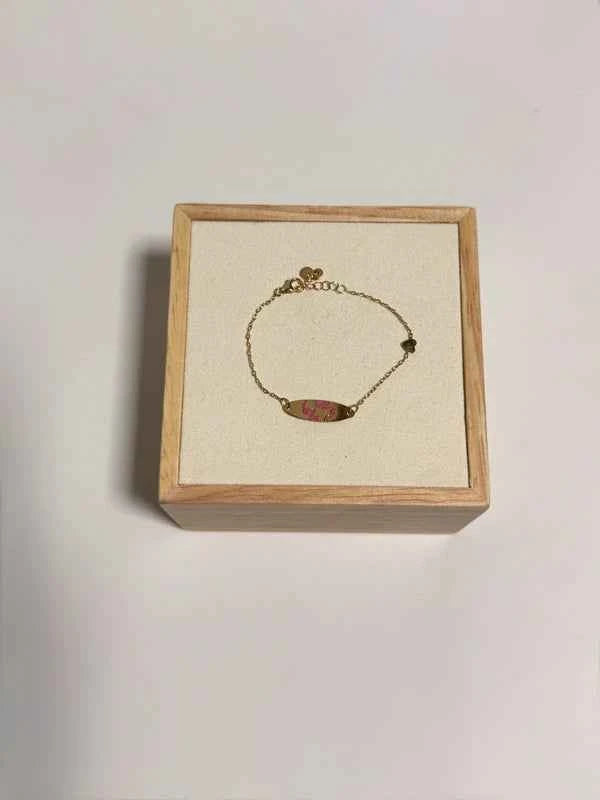 Bracelet en or 750 – Motif coloré rose – Chaîne fine