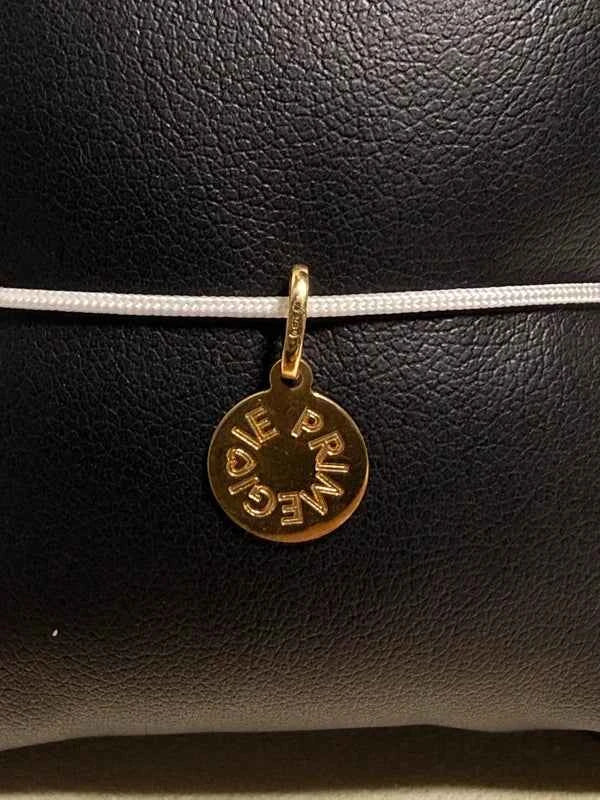 Pendentif en or 750 – Médaille symbolique émaillée