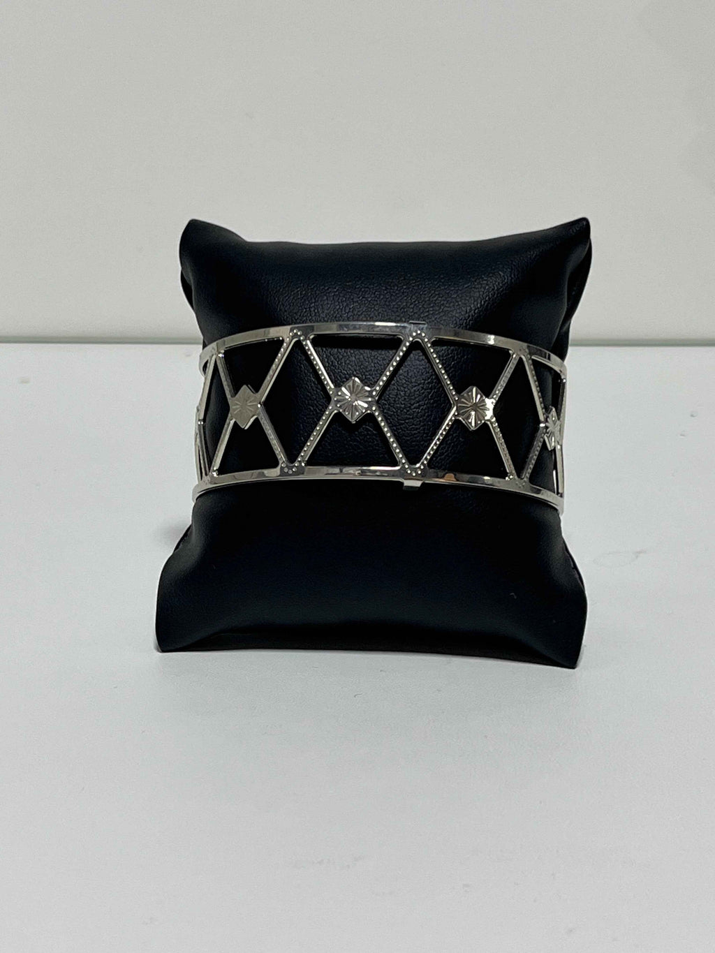 Bracelet manchette ajouré – métal argenté