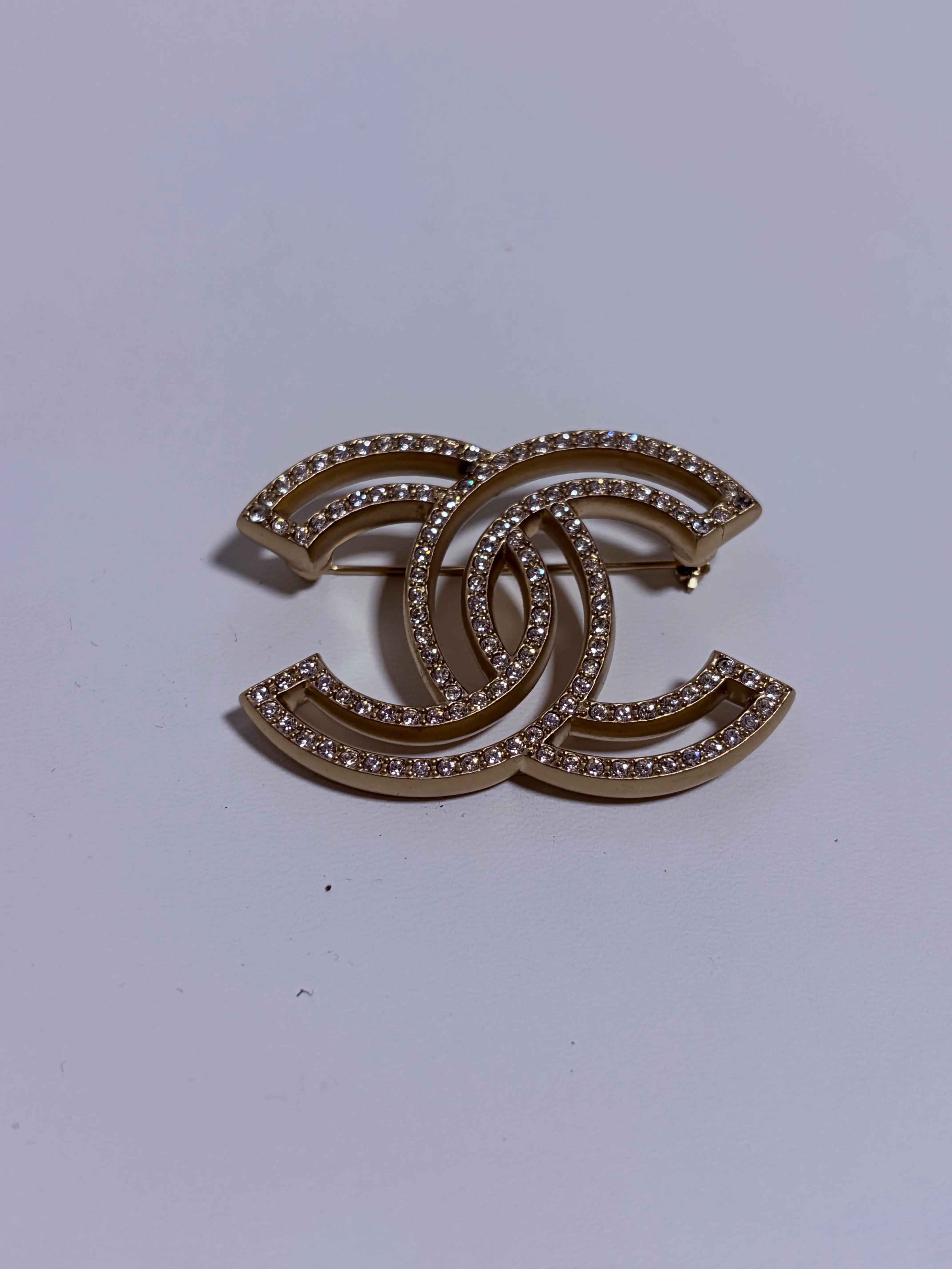 BROCHE CHANEL CC – COLLECTION CONTINUE 2018 CHANEL x Karl Lagerfeld