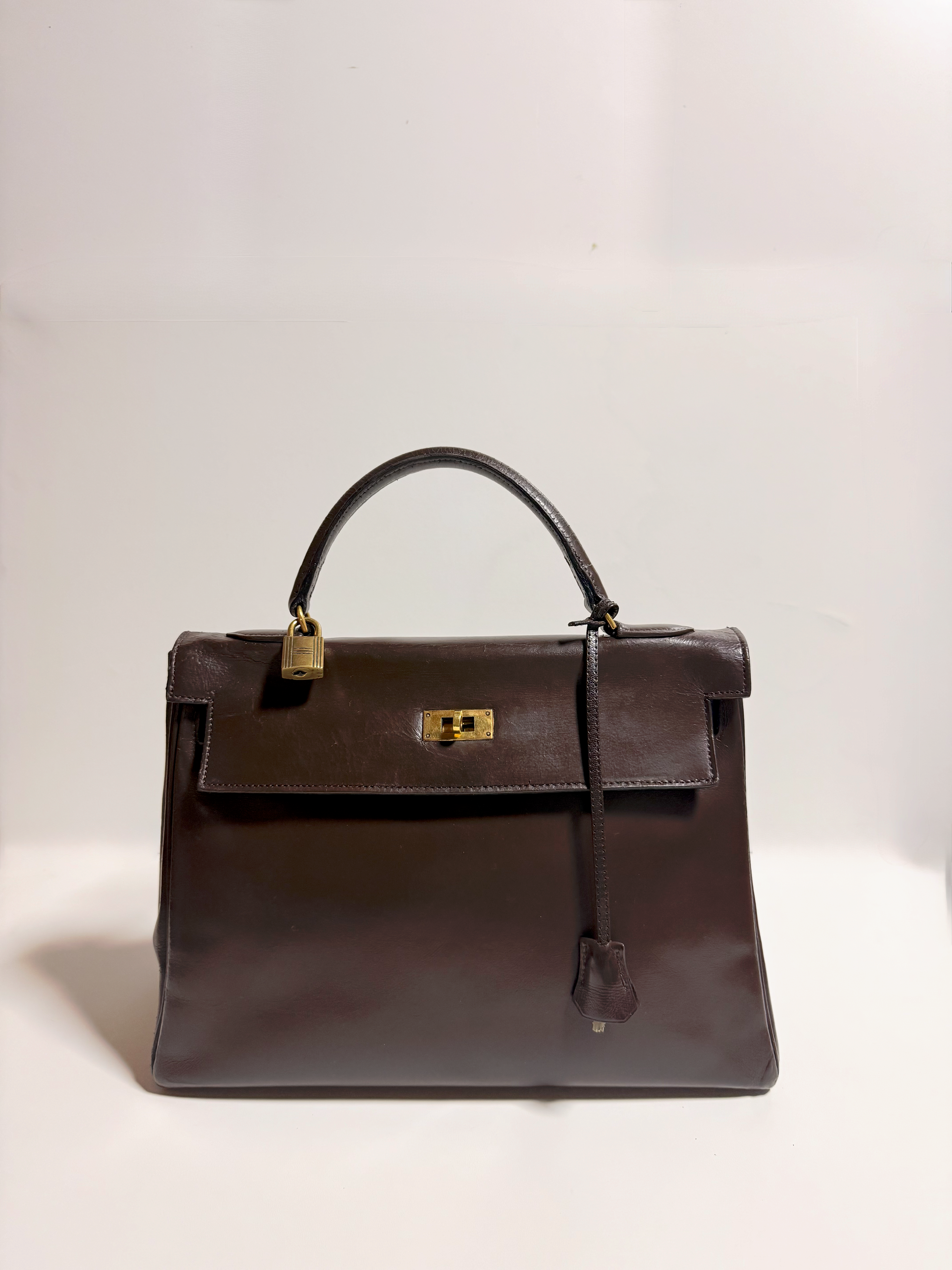Hermès Kelly 32 Retourné 1972– Box Cacao – Vintage – Fermoir Or - Héritage Précieux