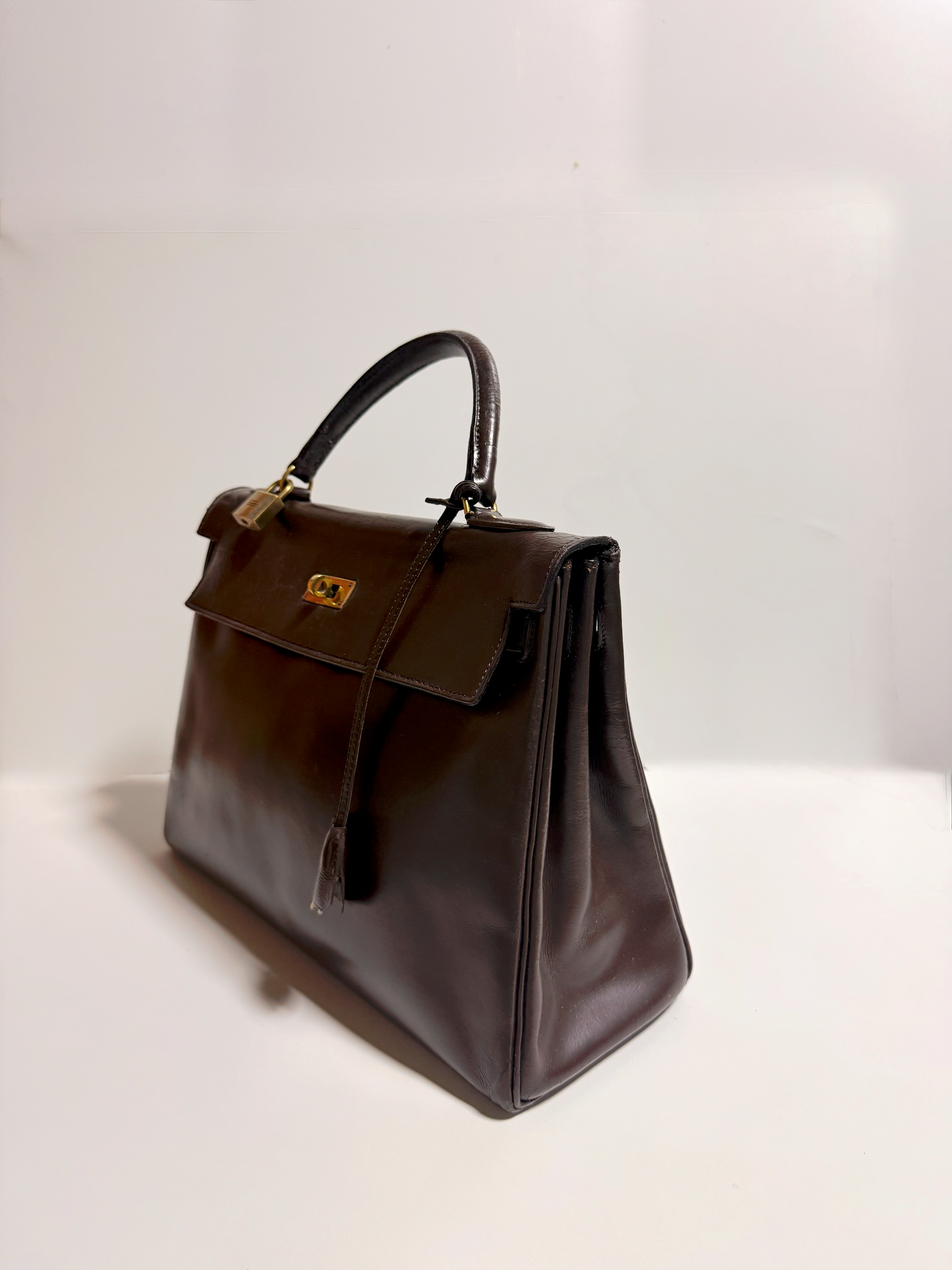 Hermès Kelly 32 Retourné 1972– Box Cacao – Vintage – Fermoir Or - Héritage Précieux