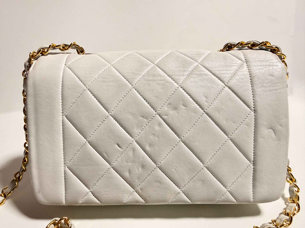 Chanel “Diana” 22 cm – Vintage circa 1992 – Cuir agneau blanc