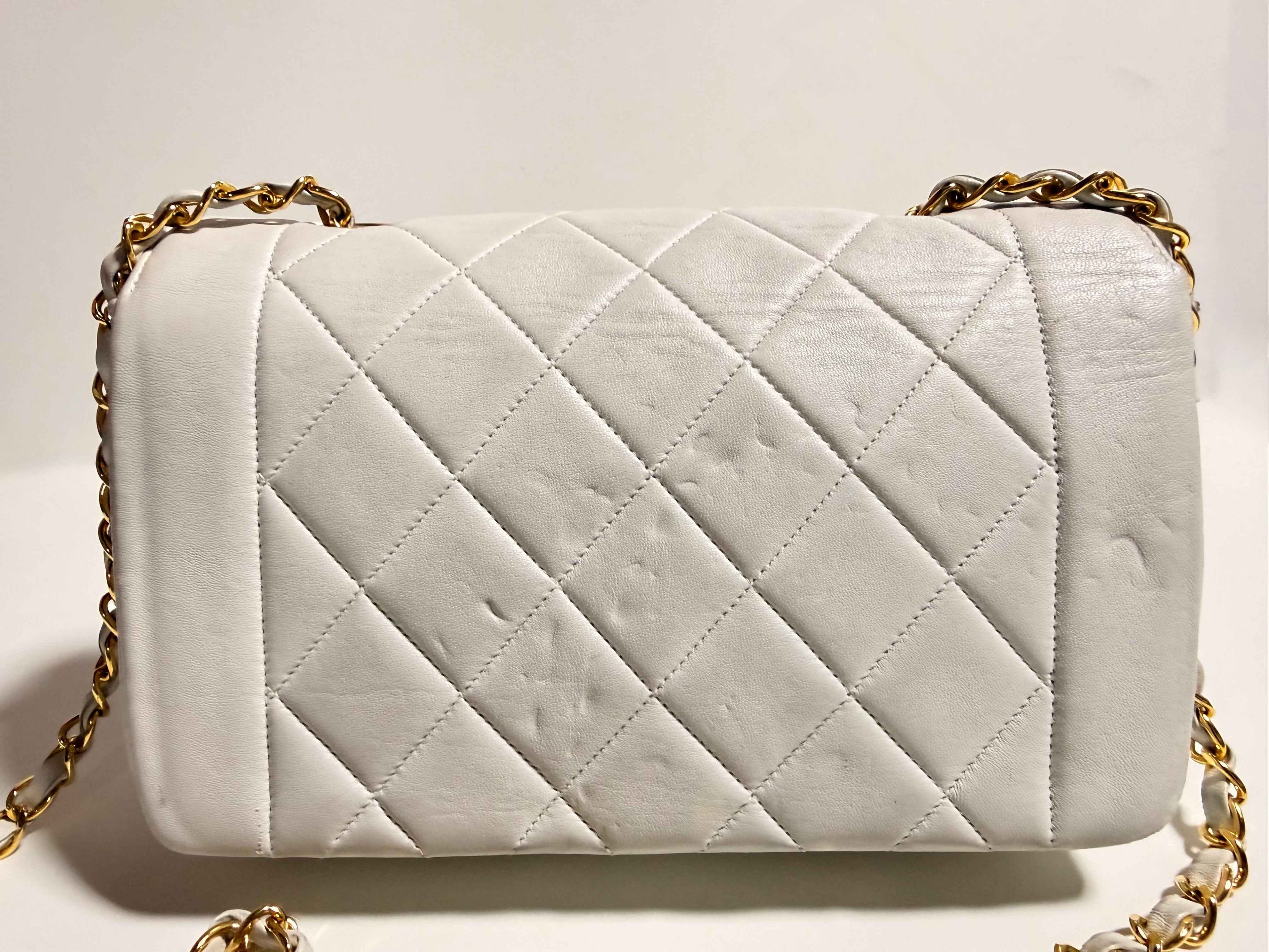 Chanel “Diana” 22 cm – Vintage circa 1992 – Cuir agneau blanc