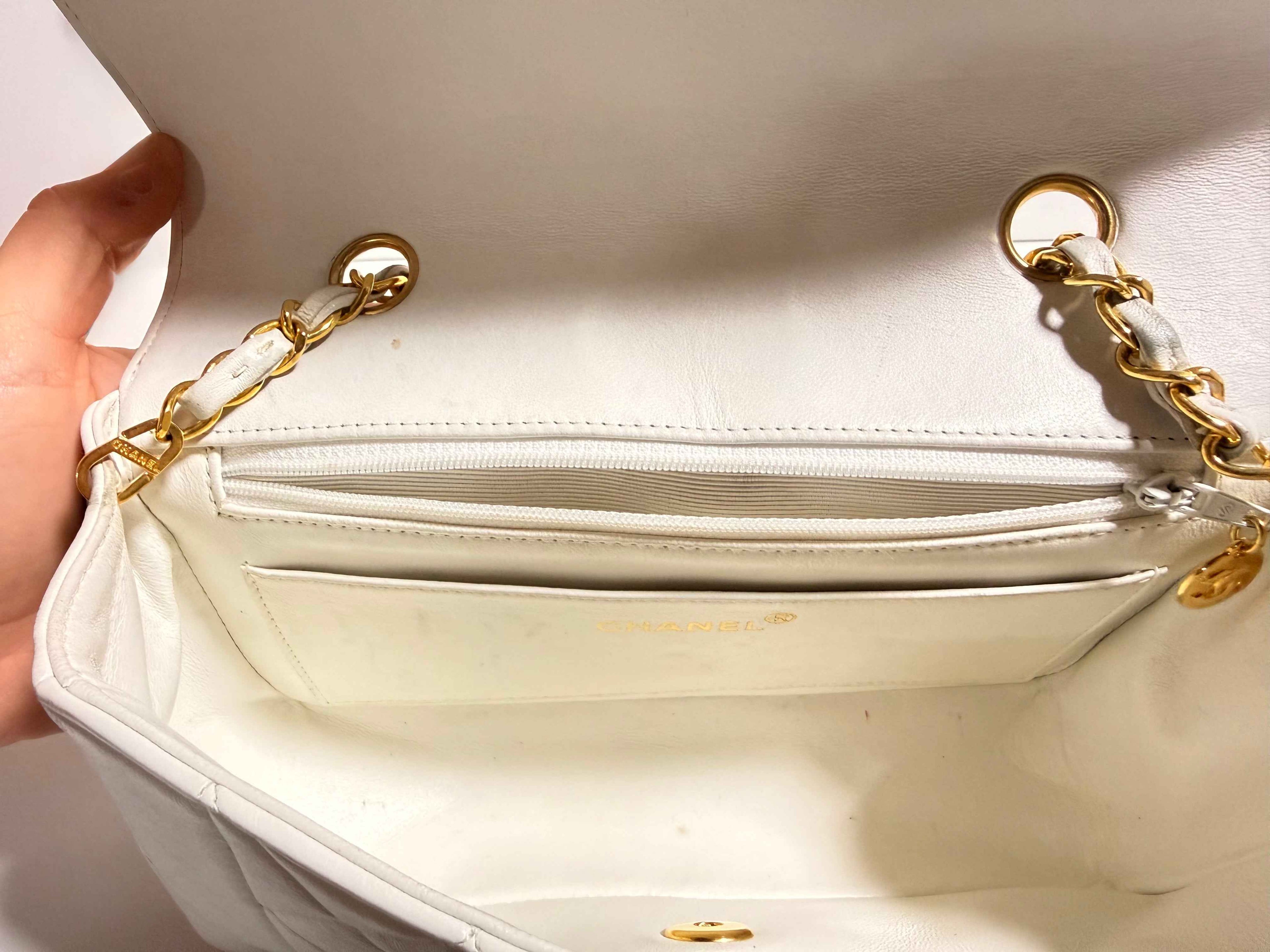 Chanel “Diana” 22 cm – Vintage circa 1992 – Cuir agneau blanc