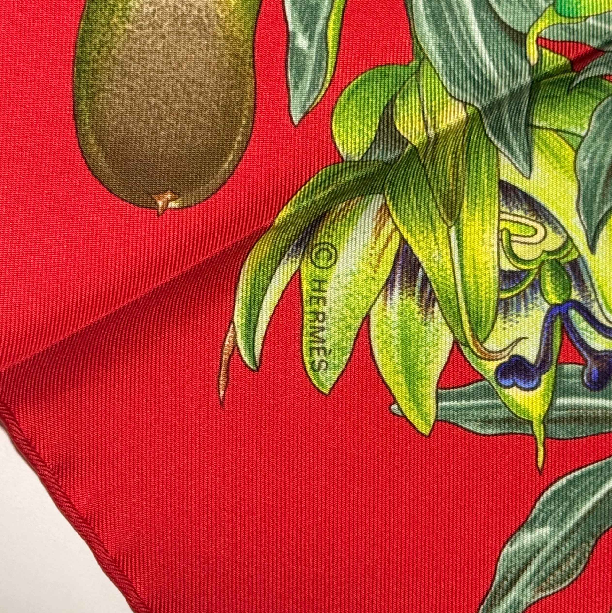Carré Hermès “Passiflores” 100 % soie – Signé V. Dawlat – Fond rouge