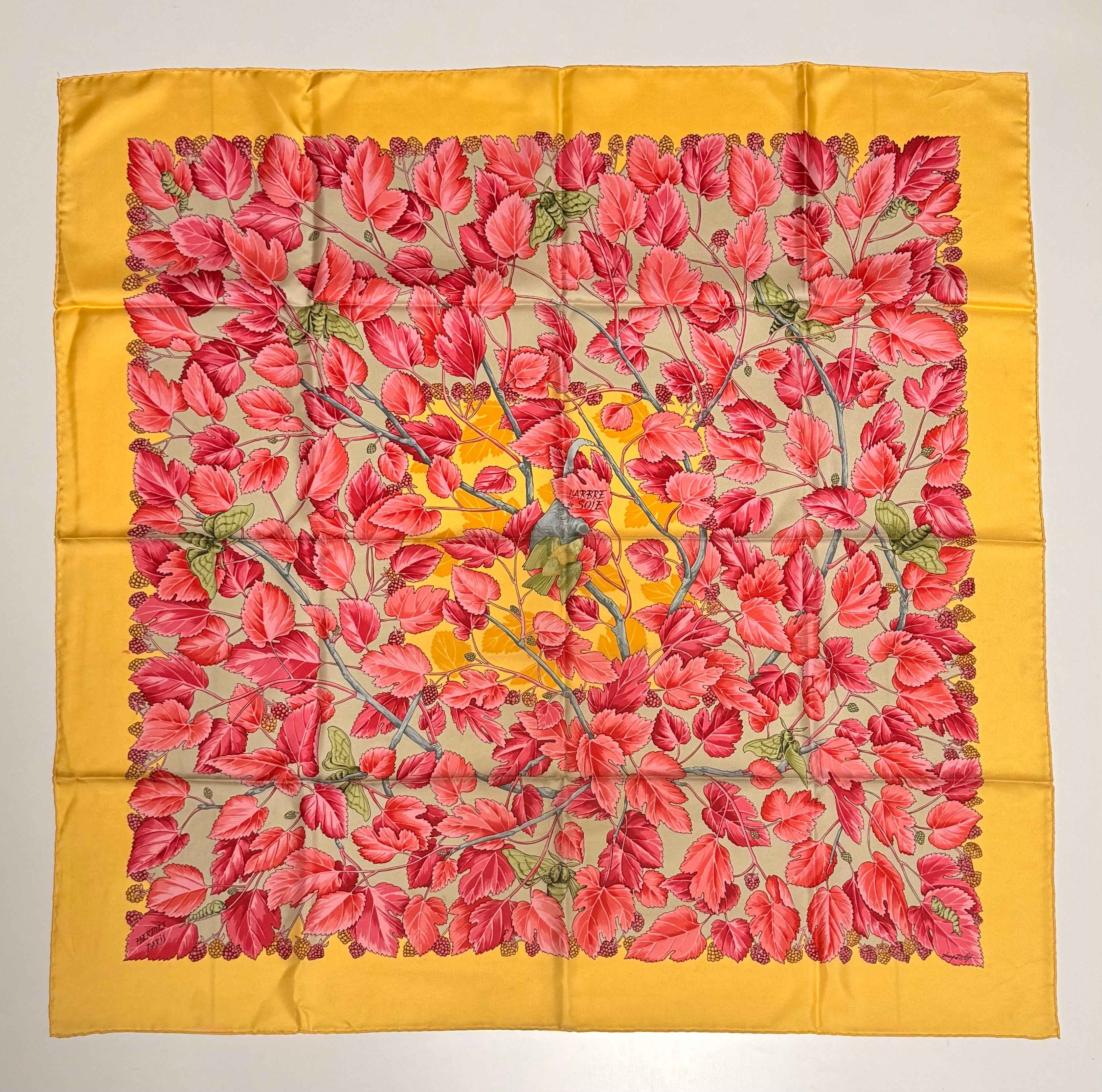 Carré Hermès “L’Arbre de Soie”, en twill 100% soie, fabriqué en France