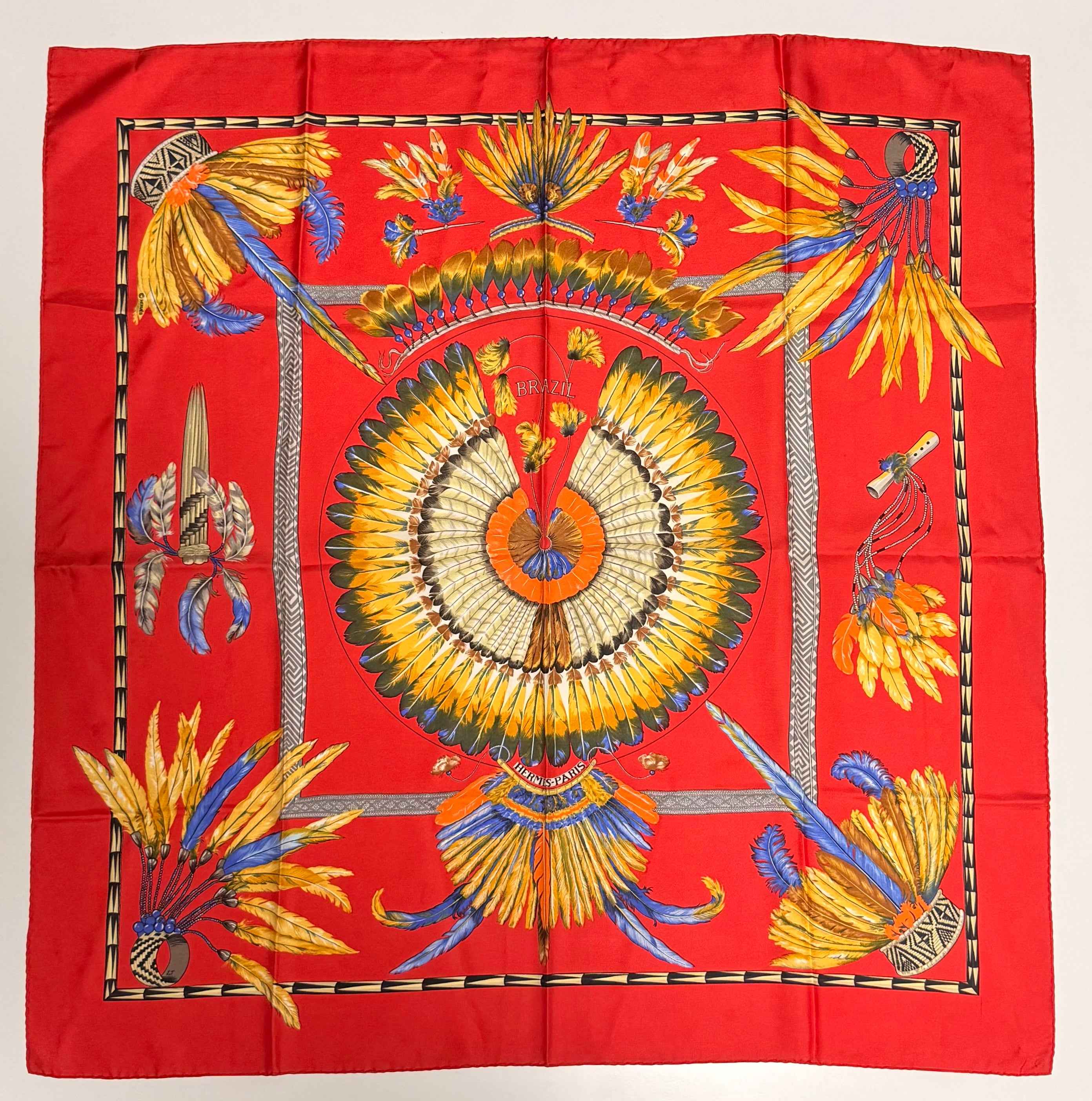 carré Hermès “Brazil” 100% twill de soie – fond rouge, signé LJ