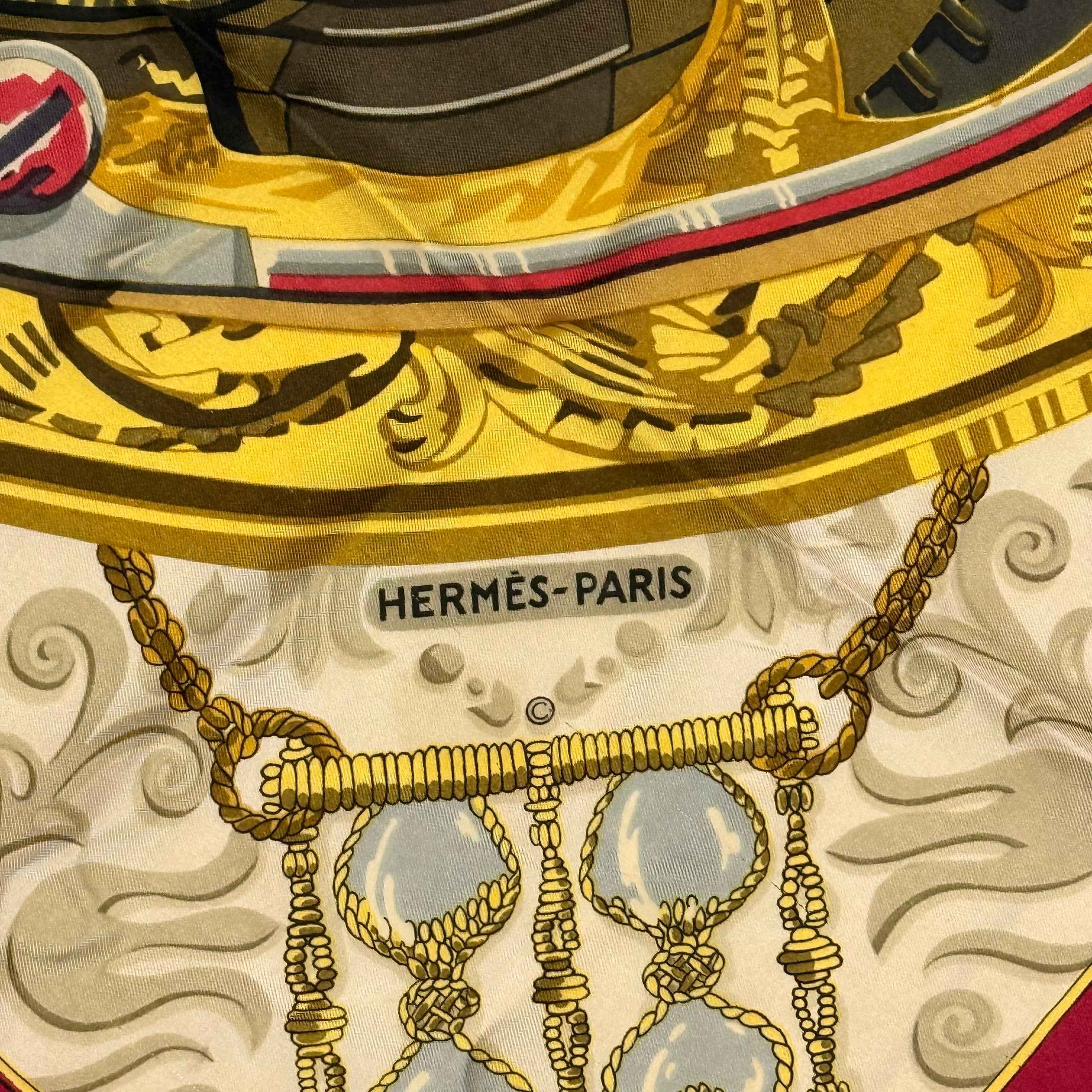 Carré Hermès Rouages – 100% soie – Bordure framboise