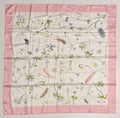 Carré Hermès Fleurs et Plumes – 100% soie – Bordure rose