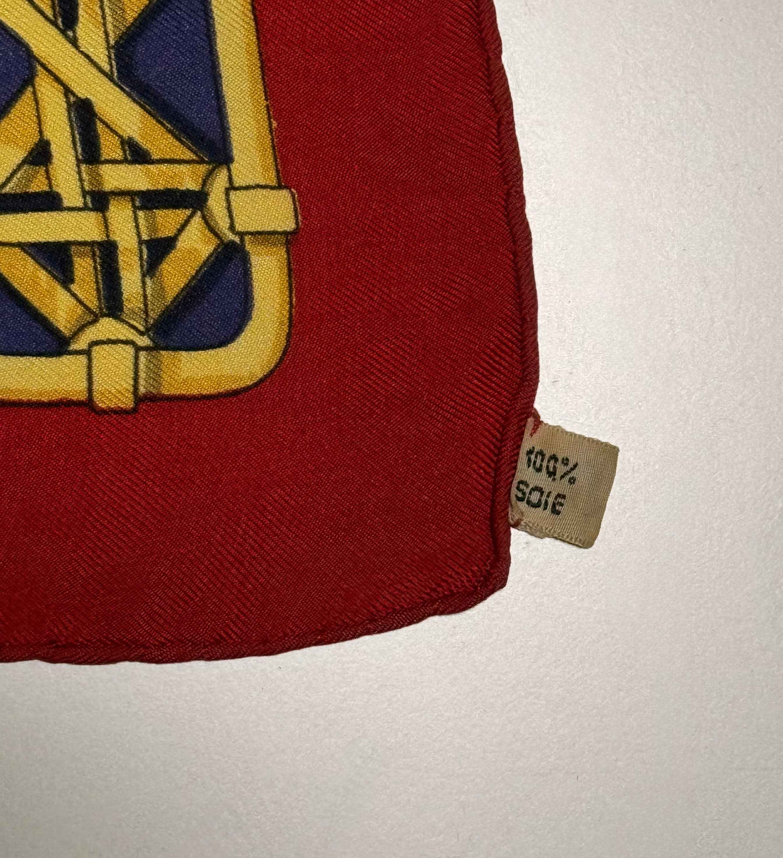 Carré Hermès Feux de Route – 100% soie – Fond rouge