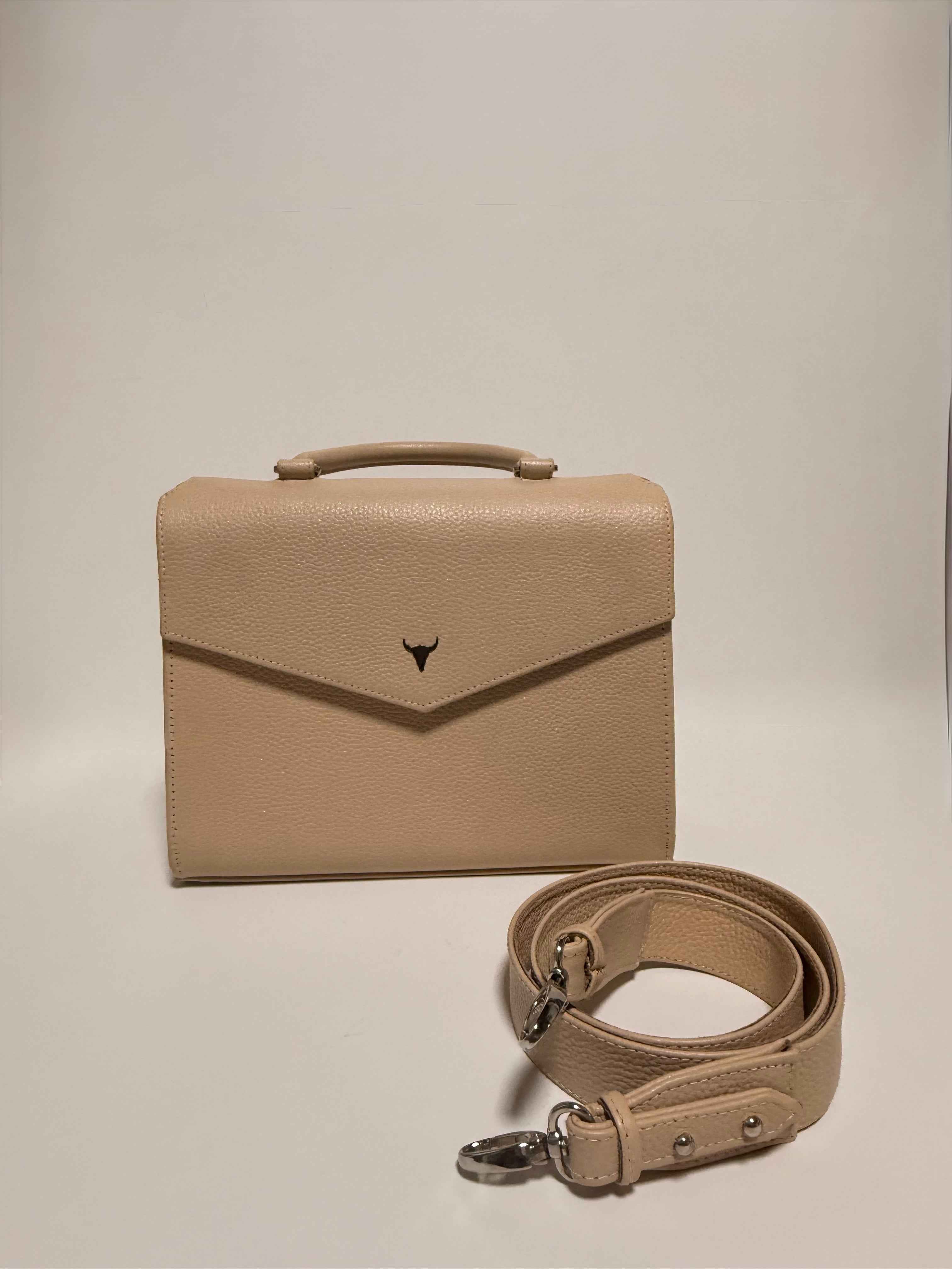 Sac en cuir beige subtilement pailleté