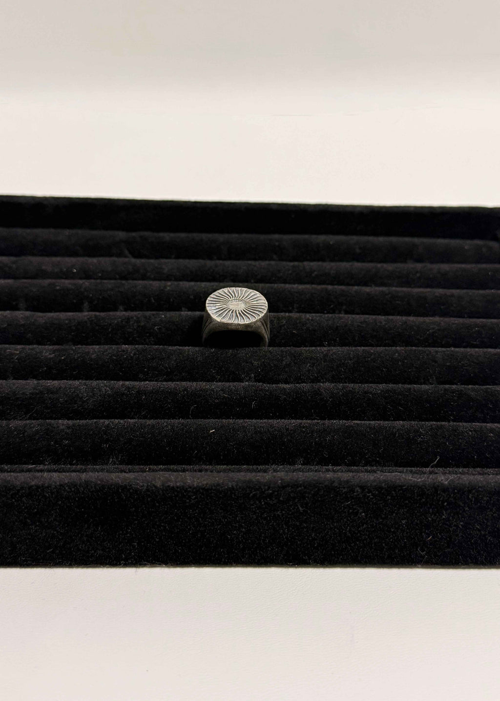 Bague en argent massif – Motif Soleil gravé