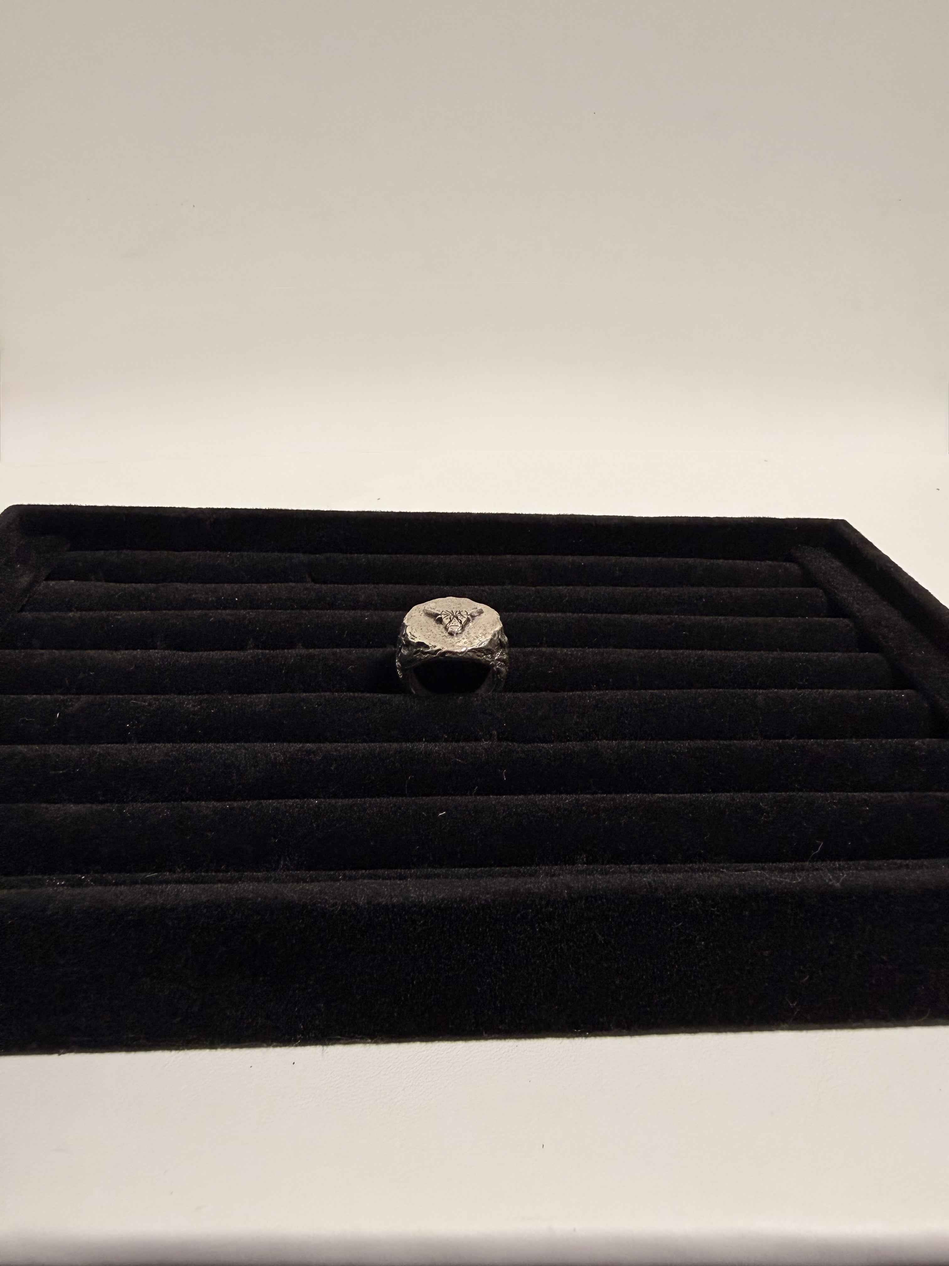 Bague en argent 925 motif taureau en relief