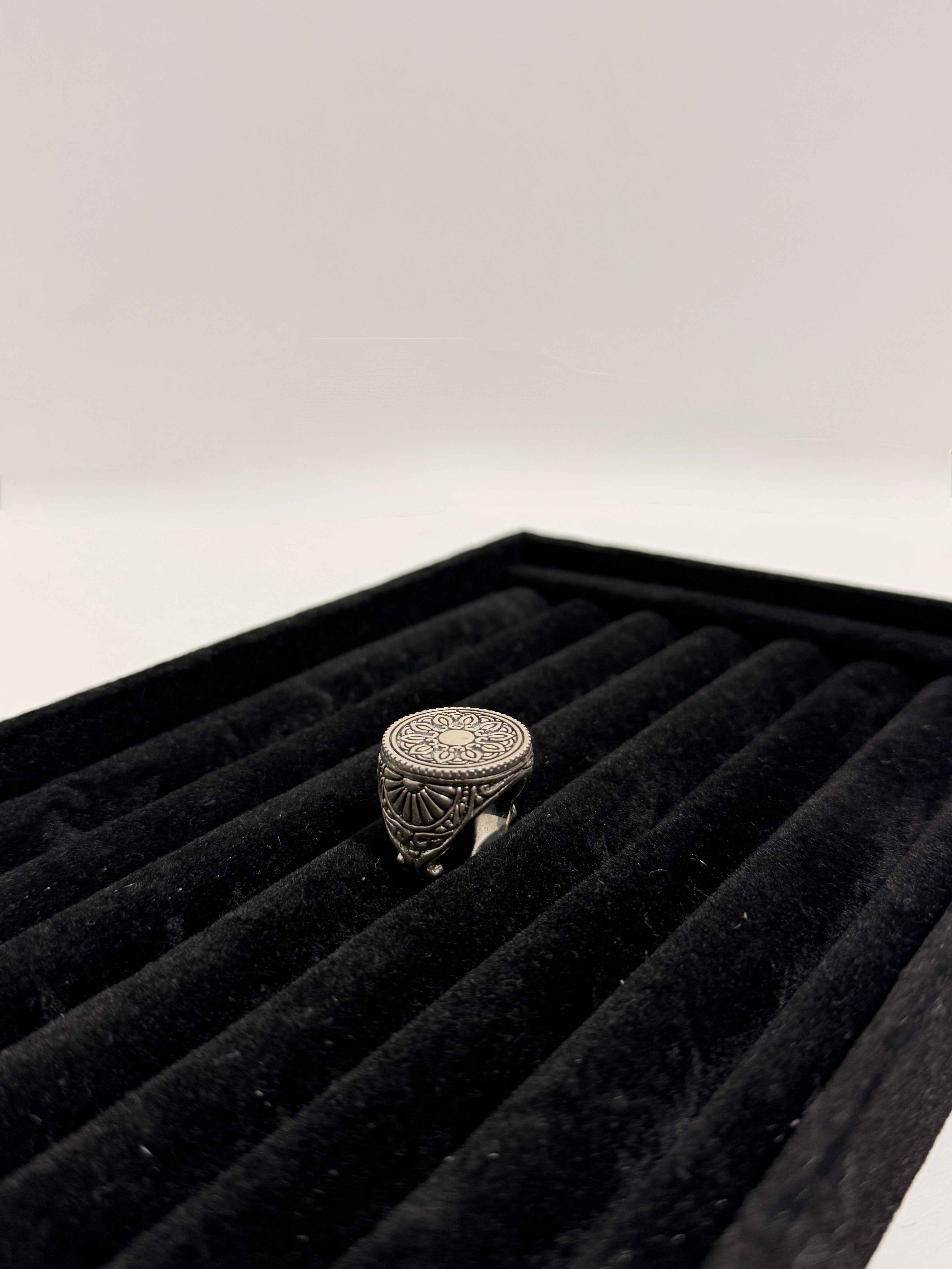 Bague en argent massif 925 – Motif floral oriental gravé