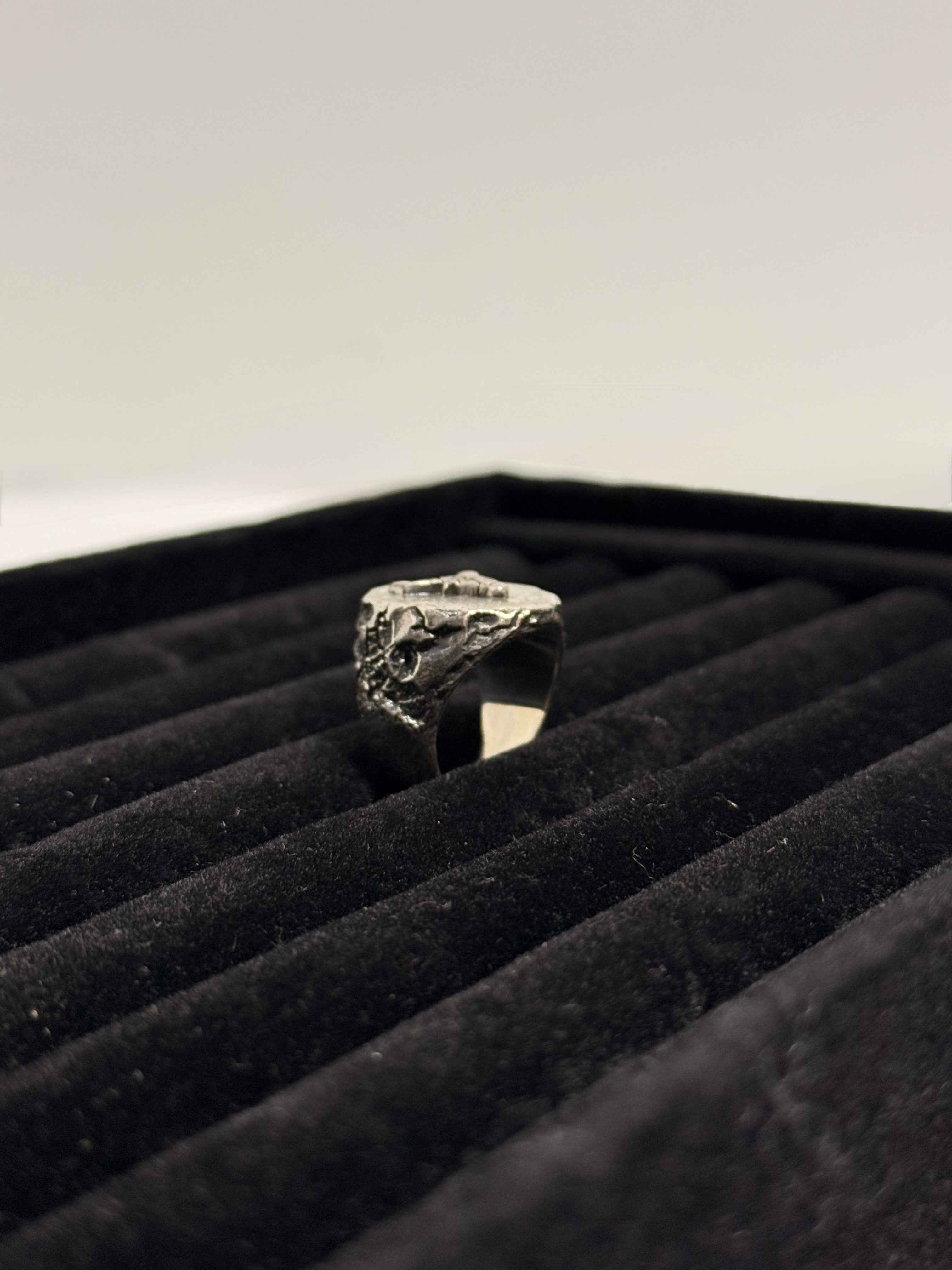 Bague en argent 925 motif taureau en relief