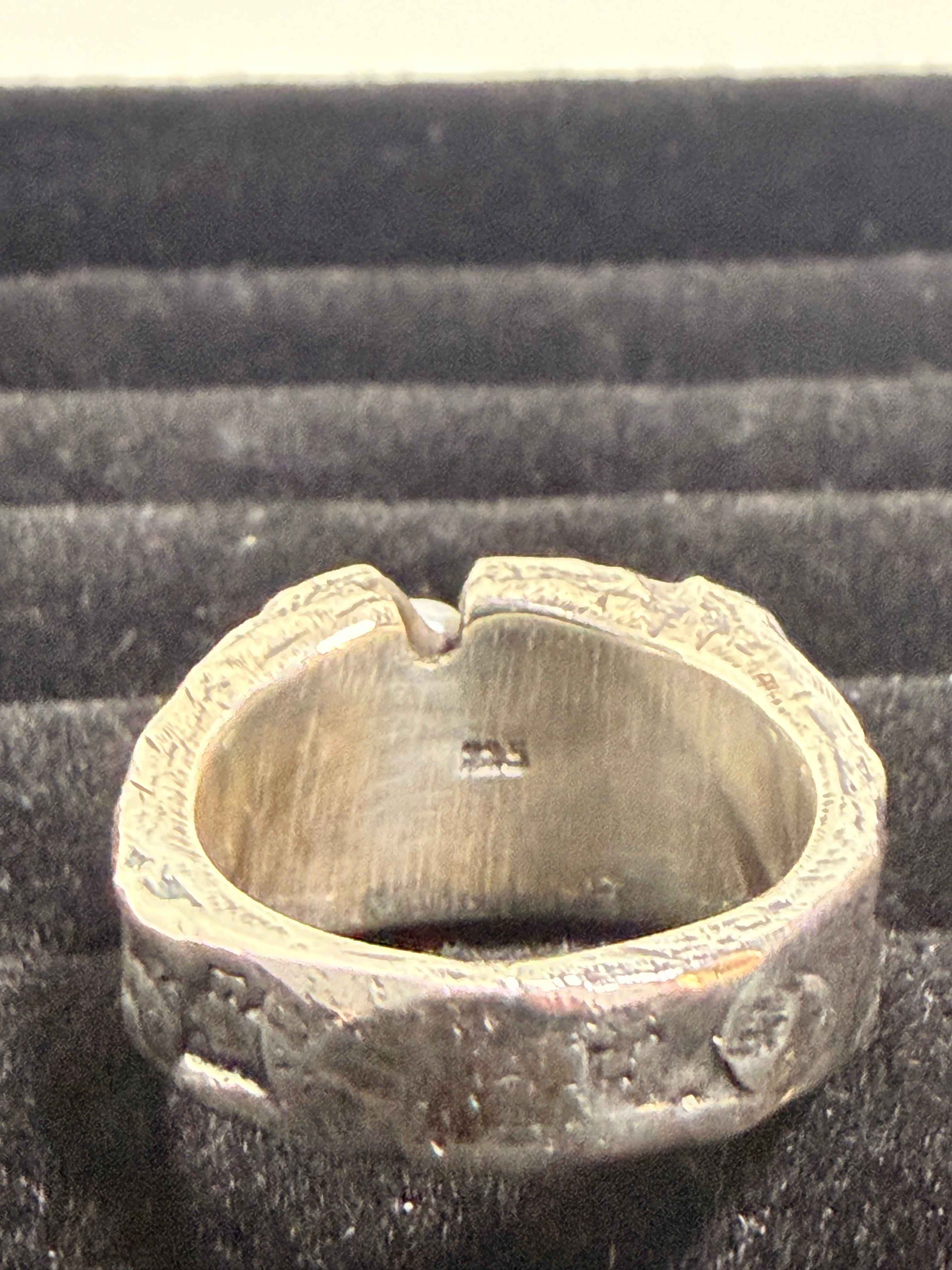 Bague en argent massif 925 ornée d'une pierre - Allure asymétrique