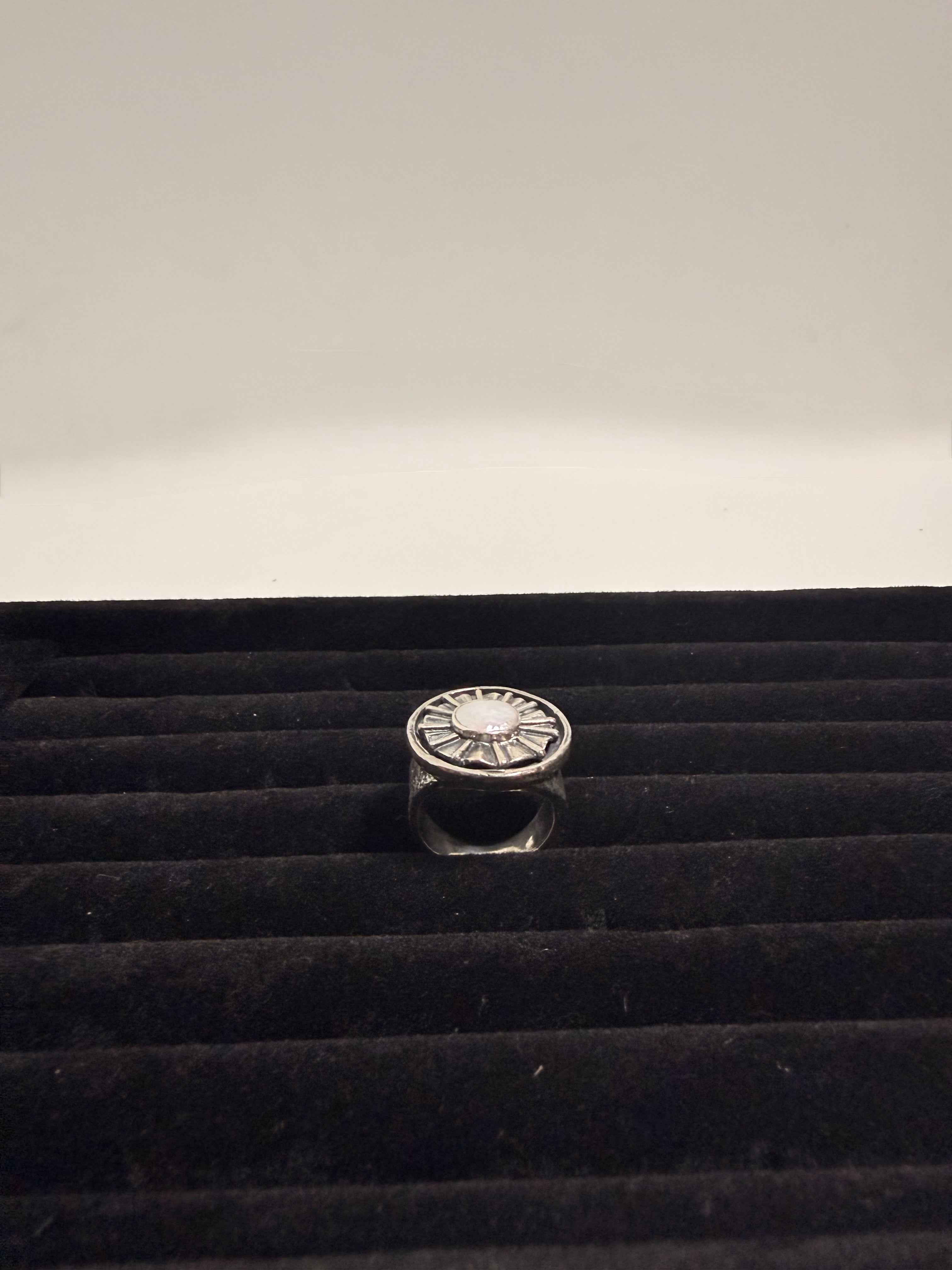 Bague chevalière en argent massif 925 – Motif soleil – Pierre claire