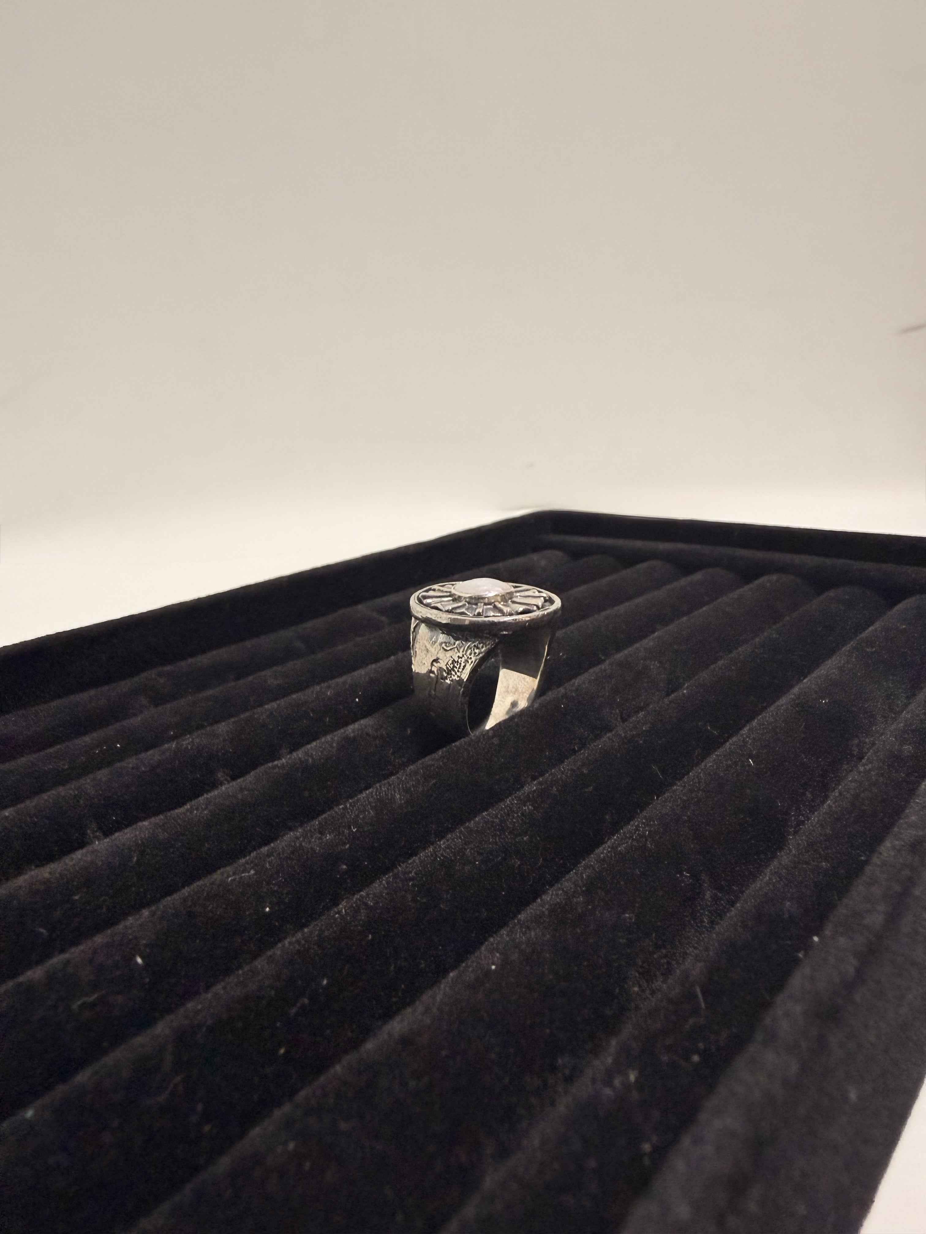 Bague chevalière en argent massif 925 – Motif soleil – Pierre claire