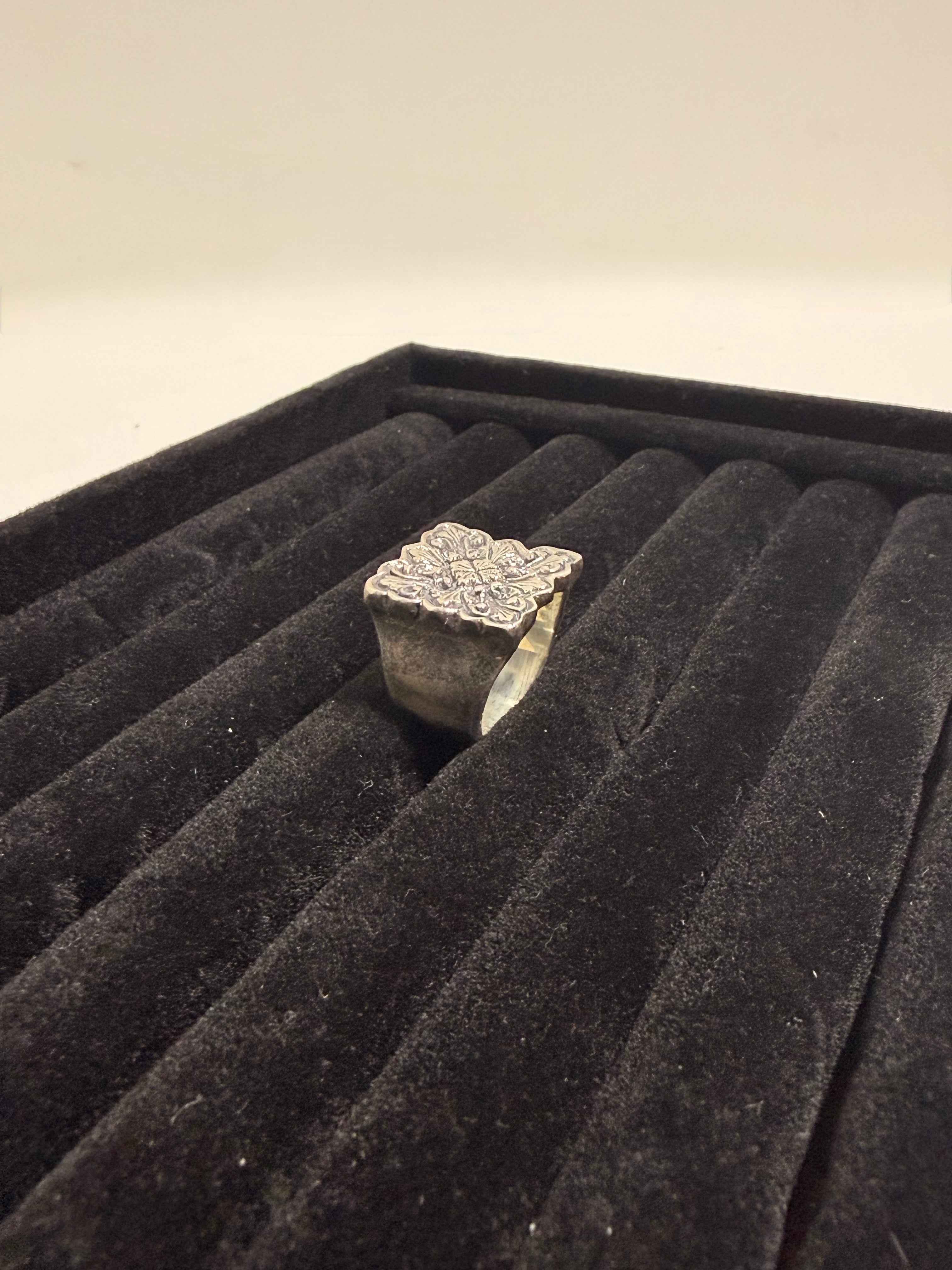 Bague en argent 925 – Motif floral gravé - Plateau carré