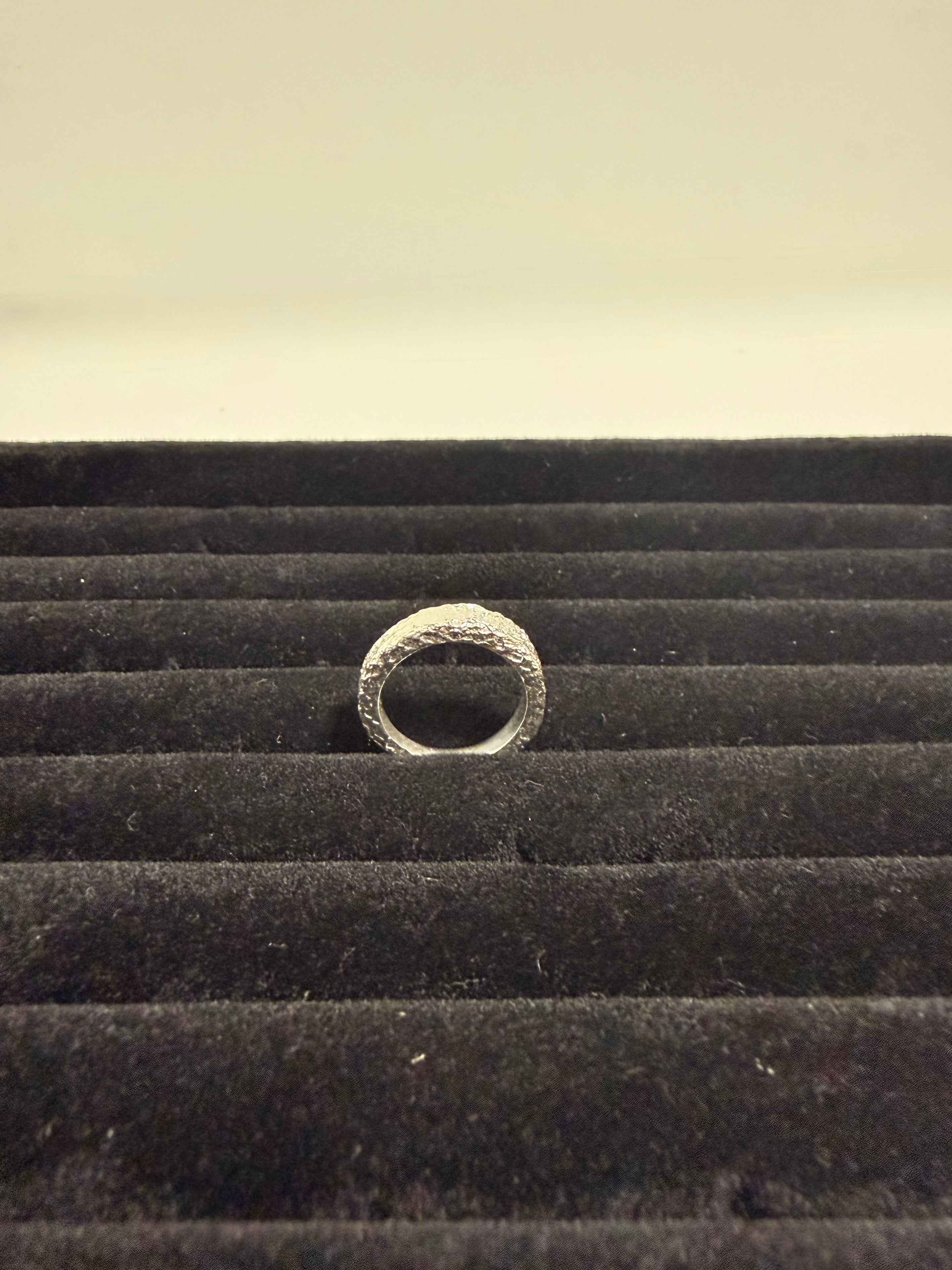 Bague en argent massif 925 fine et texturée