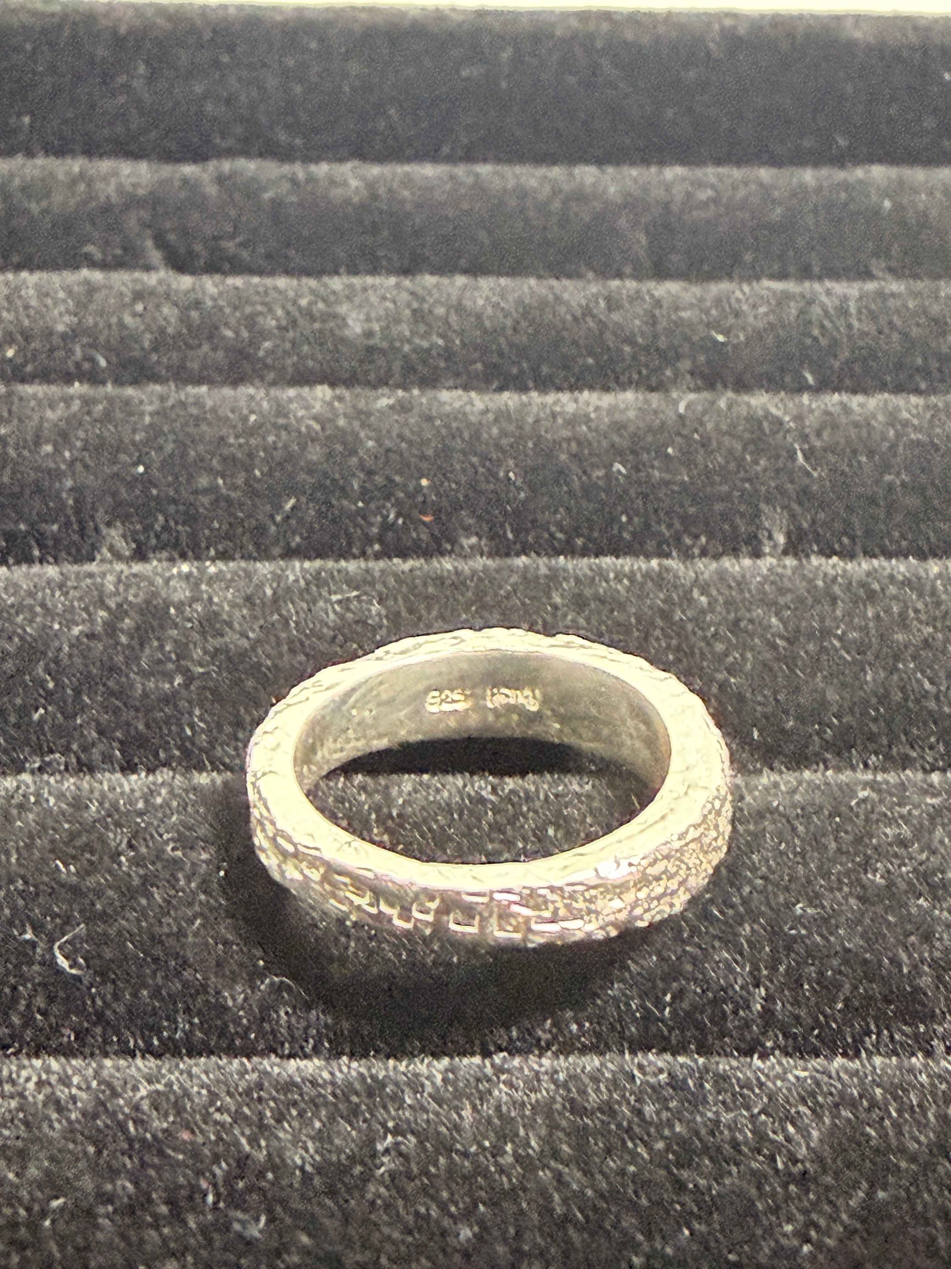 Bague en argent massif 925 fine et texturée