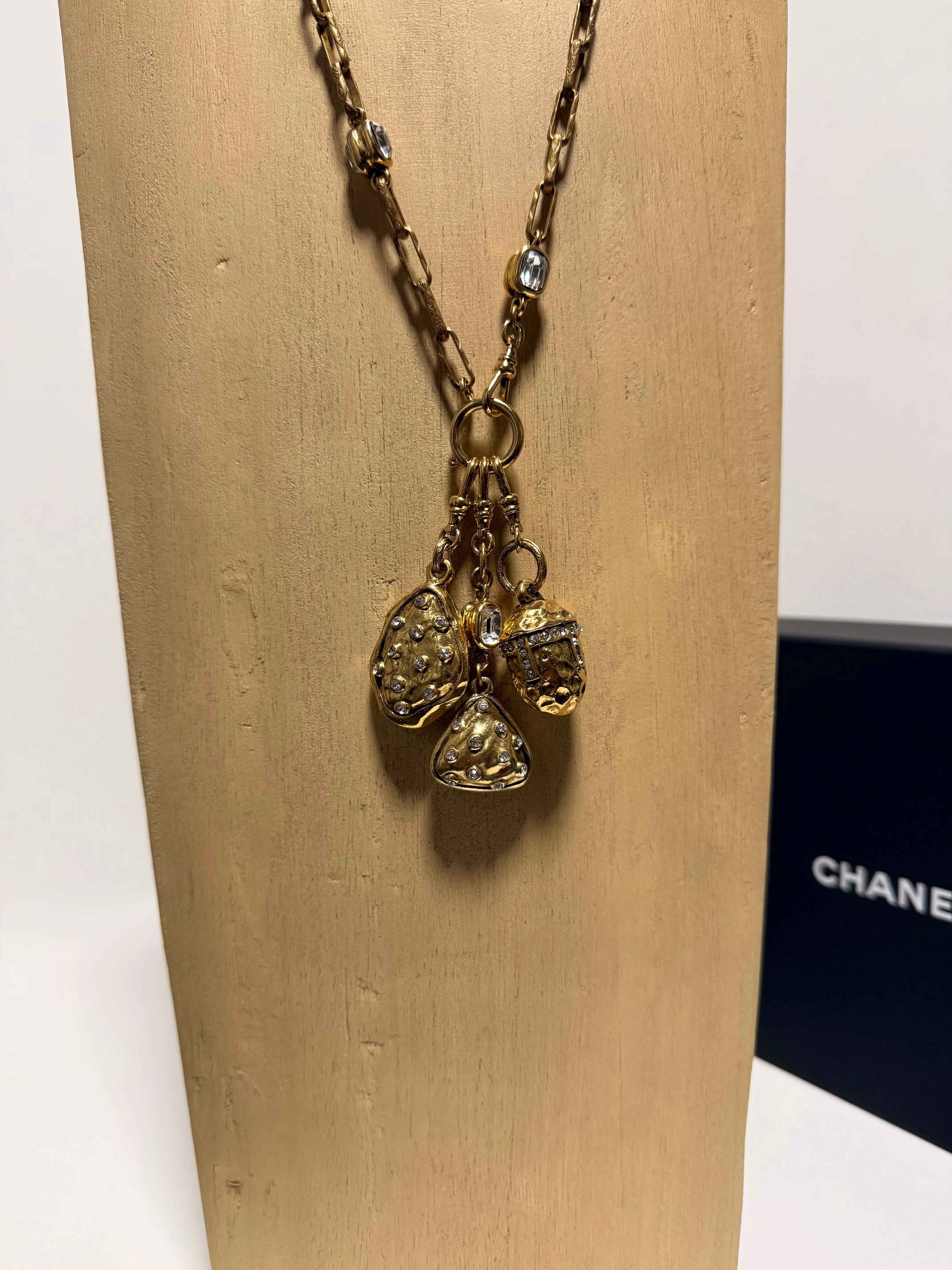 Sautoir Chanel X Karl Lagerfeld Orné De Strass Swarovski