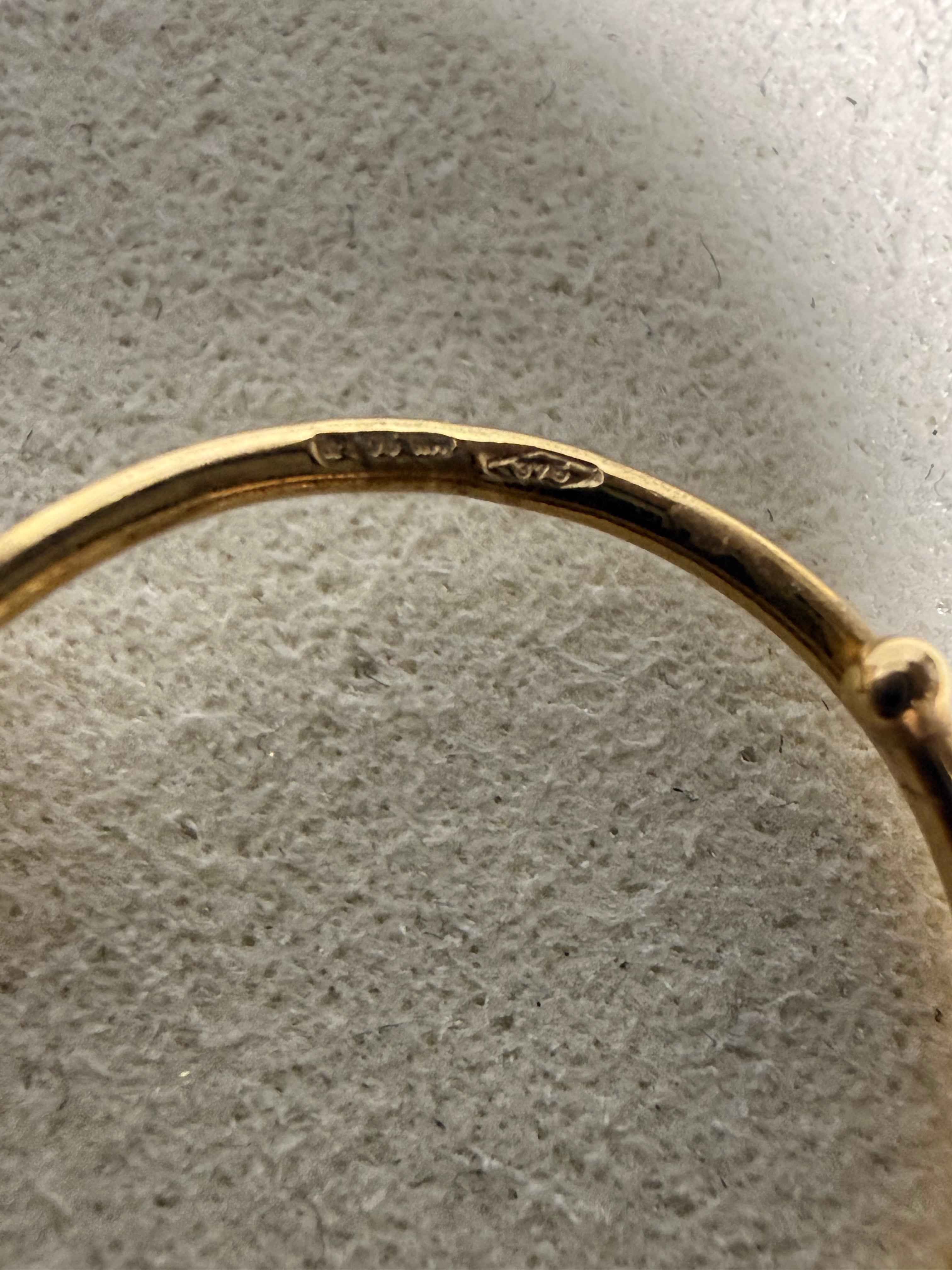 Bague enfant or 375 – Motif petite fille – Émail rose