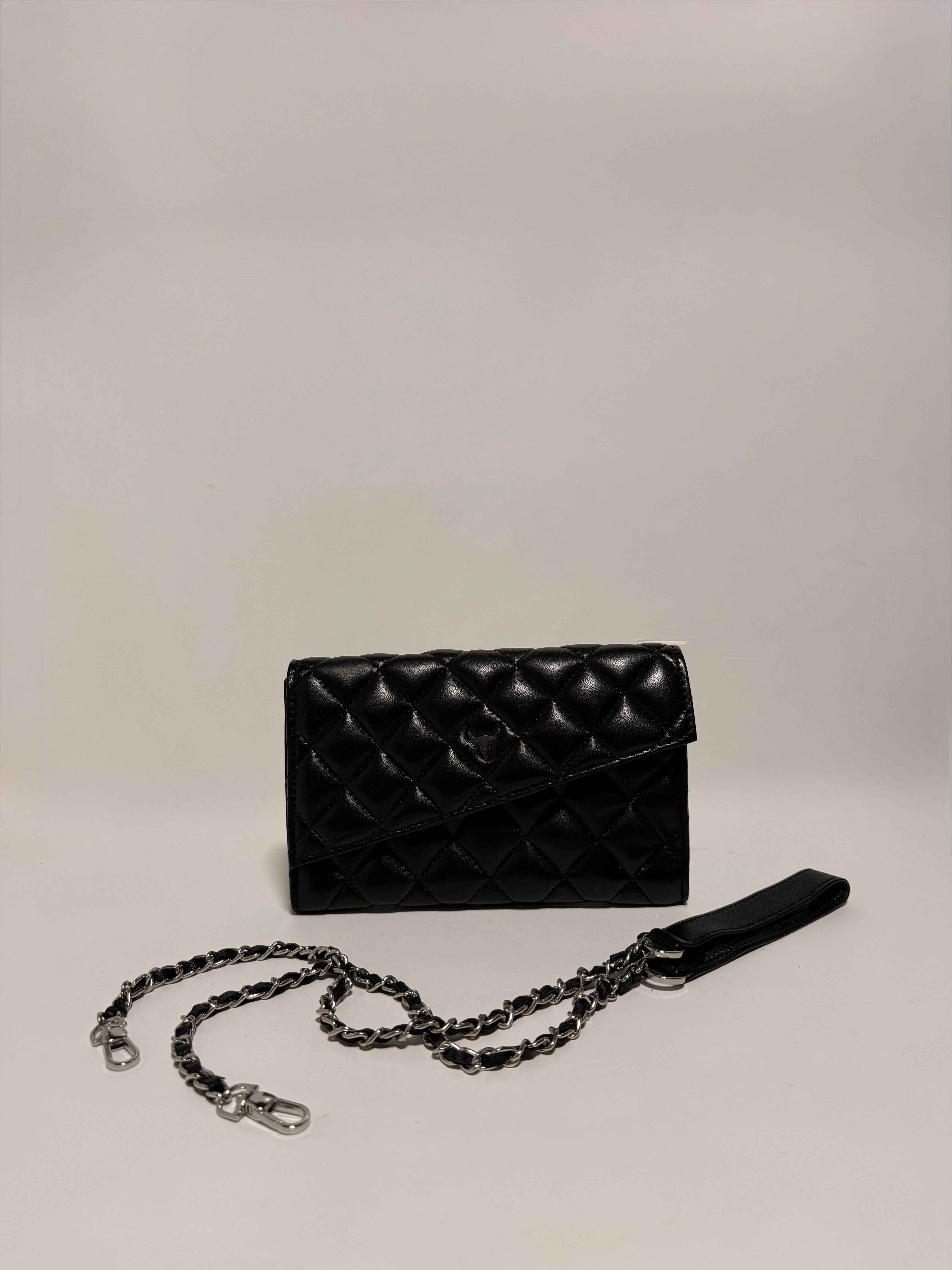 Pochette en cuir noir matelassé – Chaîne argentée