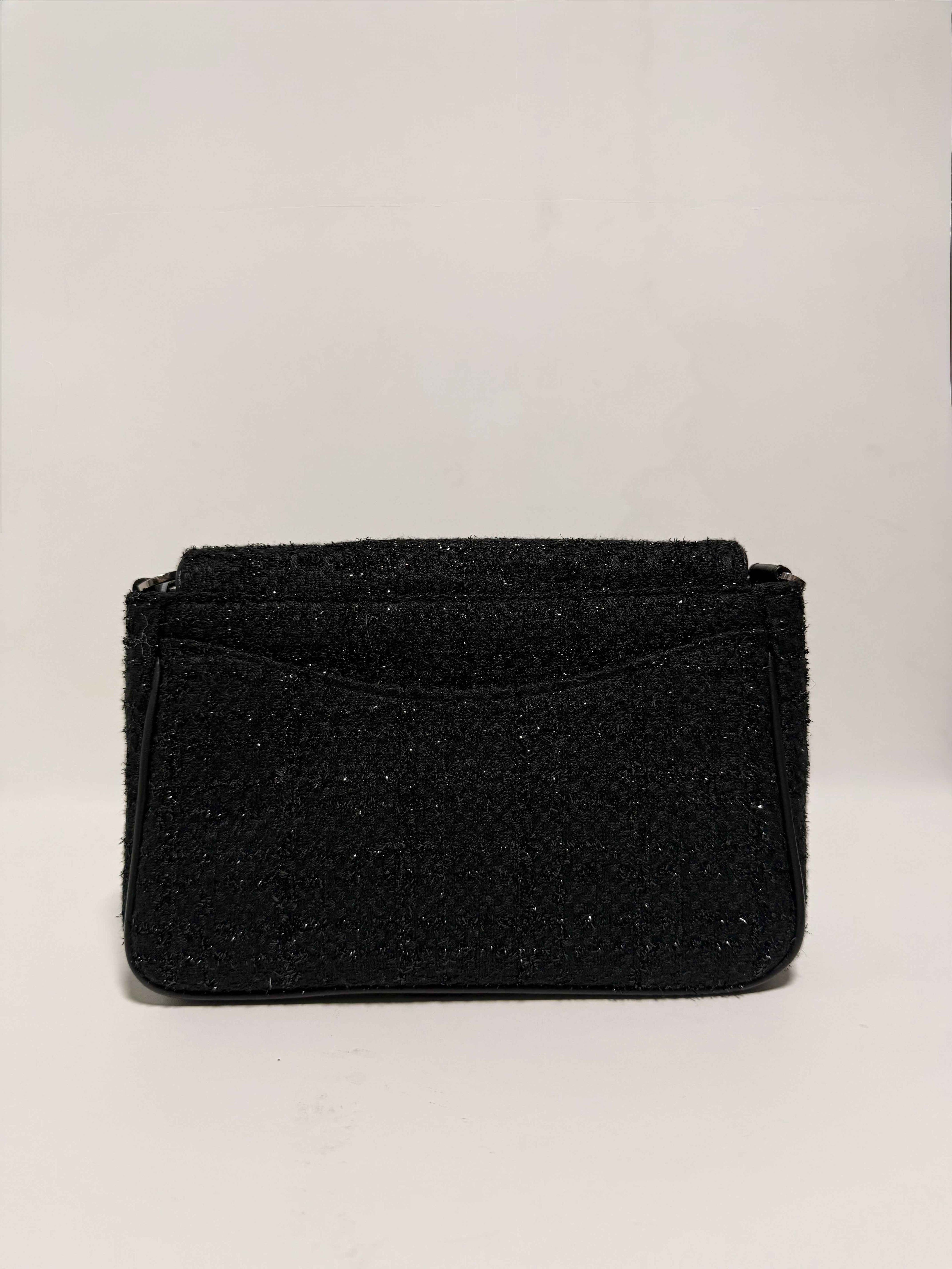 Petit sac en tweed noir – chaîne argentée & bandoulière amovible