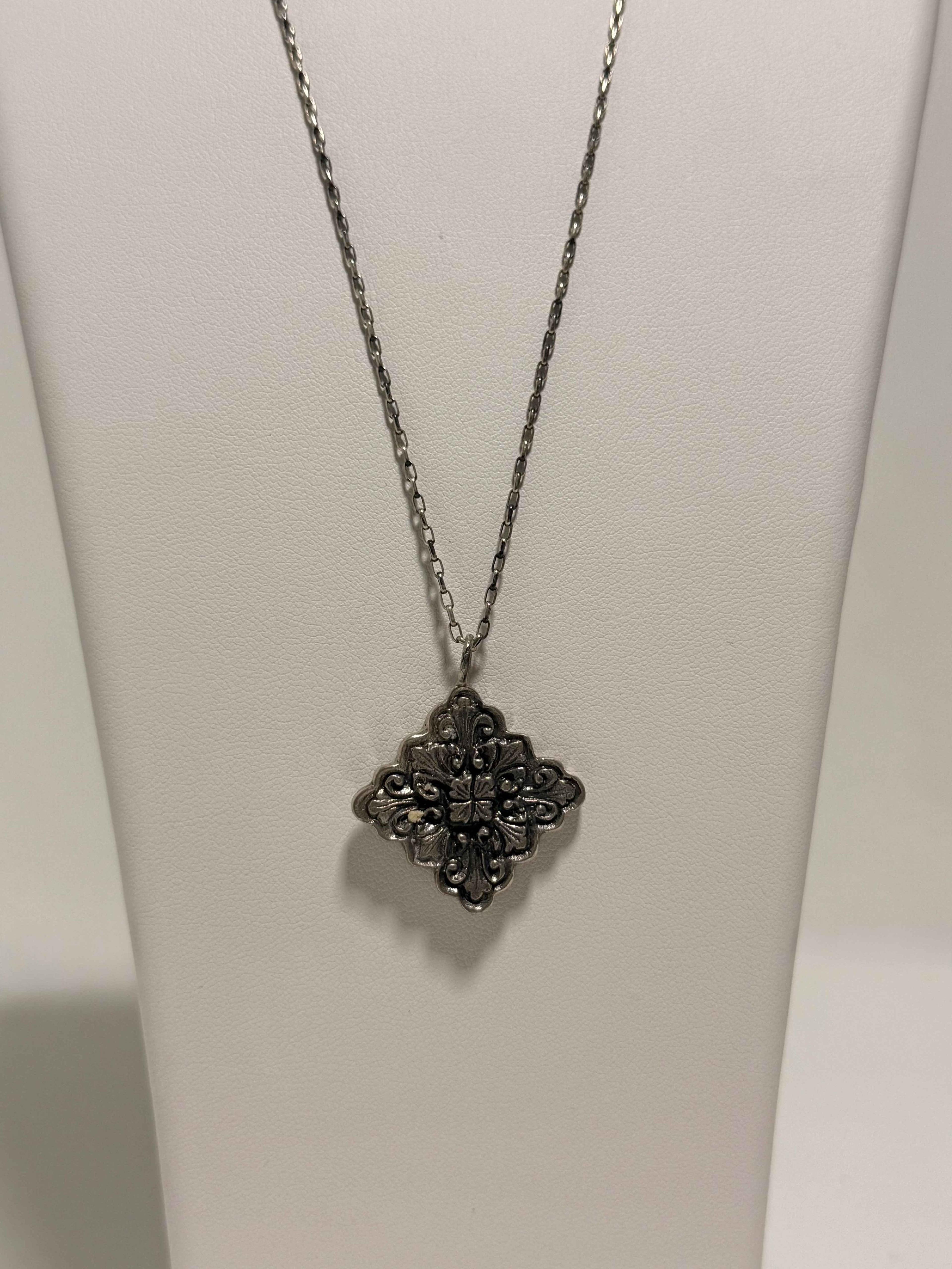 Collier Pendentif Carré